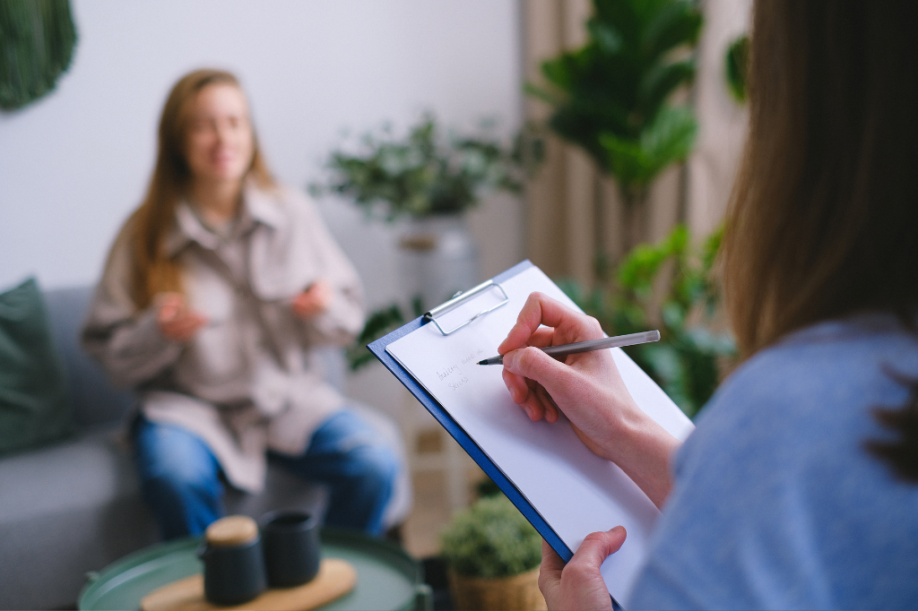 Entendendo Seu Relacionamento com Dinheiro Através da Psicologia